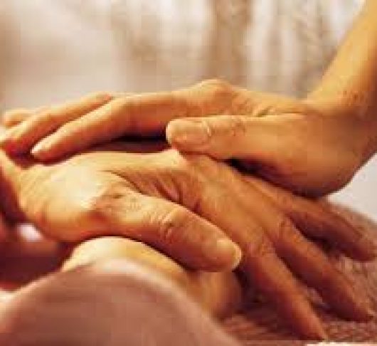 “Handen thuis” of de “revolutionaire kracht van de tederheid”